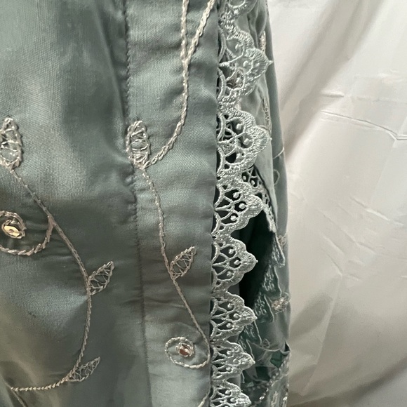 Brand New Pakistani fully embroidered Designer 3 piece suit with Net dupatta - Picture 14 of 16